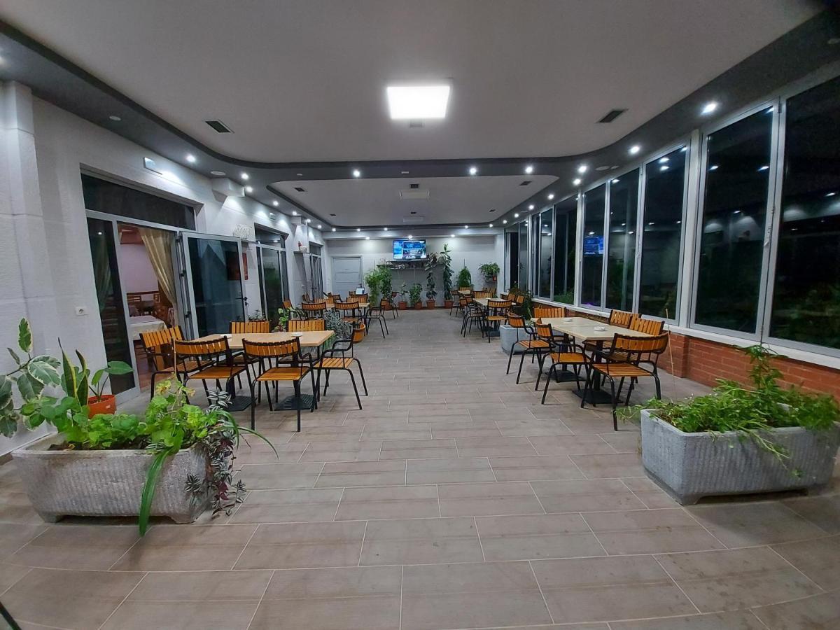 Hotel Kalemi Corovode Екстер'єр фото